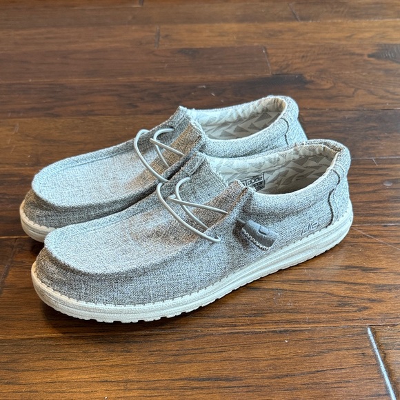 Men’s Hey Dude Size 8 - Picture 3 of 3